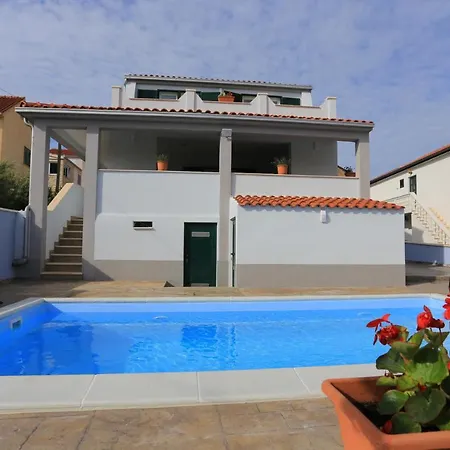 Сasa de vacaciones Seaside Family Friendly House With A Swimming Pool Slatine, Ciovo - 17231