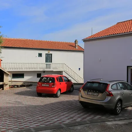 Сasa de vacaciones Seaside Family Friendly House With A Swimming Pool Slatine, Ciovo - 17231