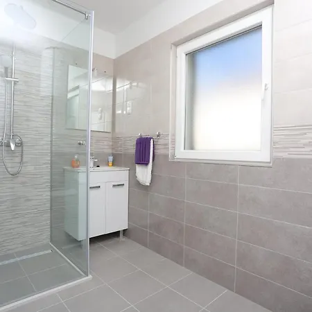 Seaside Family Friendly House With A Swimming Pool Slatine, Ciovo - 17231