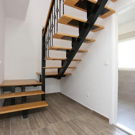 Seaside Family Friendly House With A Swimming Pool Slatine, Ciovo - 17231 * Slatine