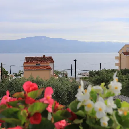 Сasa de vacaciones Seaside Family Friendly House With A Swimming Pool Slatine, Ciovo - 17231 Slatine