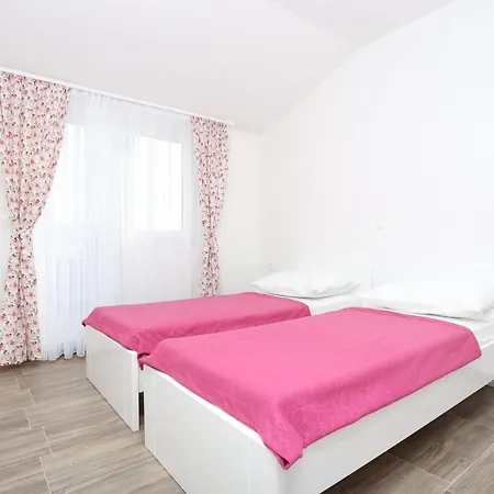 Сasa de vacaciones Seaside Family Friendly House With A Swimming Pool Slatine, Ciovo - 17231