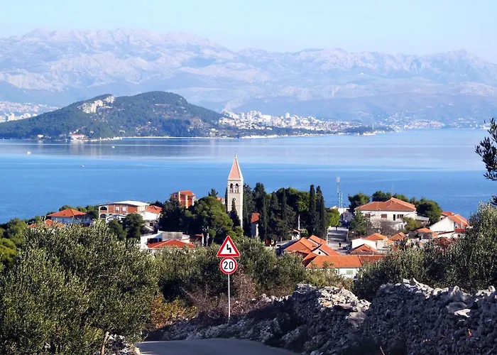 Seaside Family Friendly House With A Swimming Pool Slatine, Ciovo - 17231