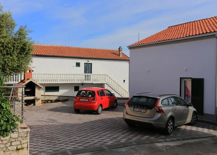 Feriehus Seaside Family Friendly House With A Swimming Pool Slatine, Ciovo - 17231
