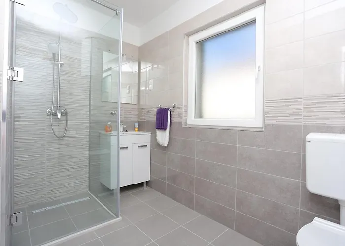 Seaside Family Friendly House With A Swimming Pool Slatine, Ciovo - 17231