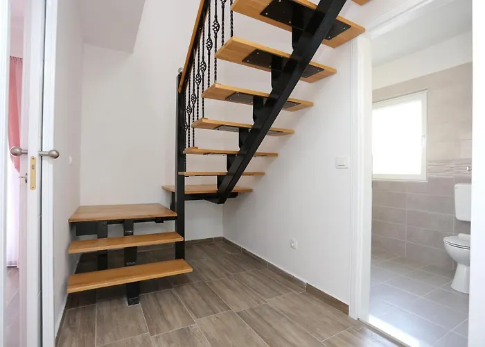 Seaside Family Friendly House With A Swimming Pool Slatine, Ciovo - 17231 * Slatine