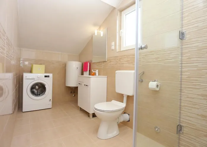 Seaside Family Friendly House With A Swimming Pool Slatine, Ciovo - 17231 Feriehus *